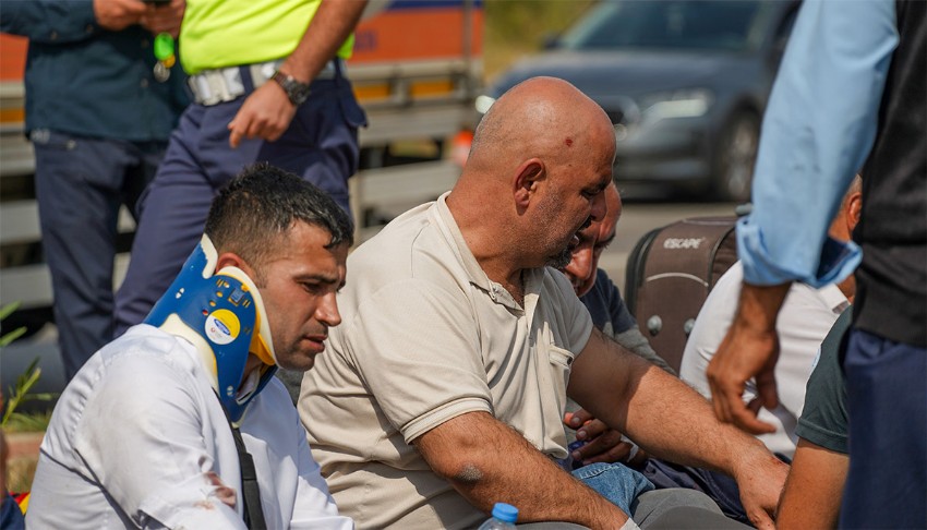 Antalya'da yolcu midibüsü devrildi: 17 yaralı